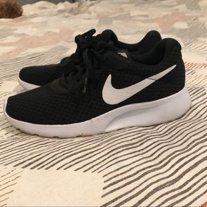 Nike Tennis Shoes